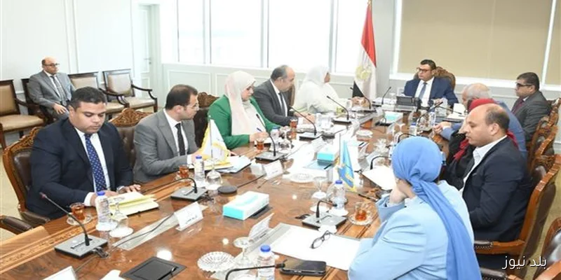 وزير الإسكان يتابع الاشتراطات والضوابط والمعايير للإعلانات على الطرق العامة والمحاور لتعظيم الفائدة منها