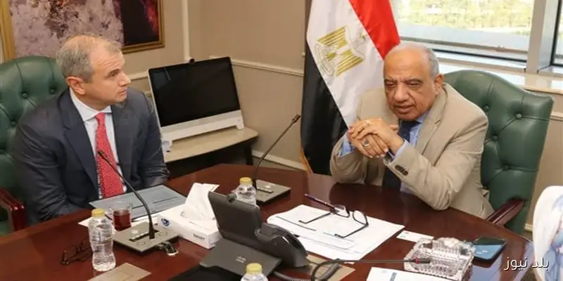 وزير الكهرباء يناقش مع مسؤولي شركة إماراتية تعزيز الاستثمارات في الطاقة المتجددة