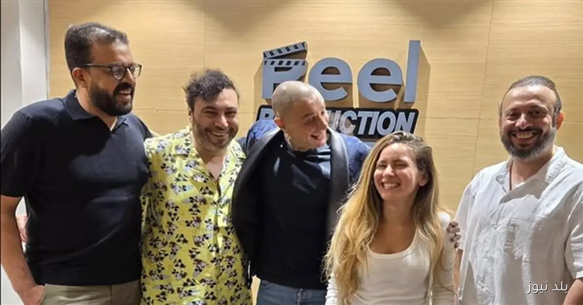 أحمد الفيشاوي يبدأ بروفات فيلم حين يكتب الحب مع جميلة عوض حليق الرأس