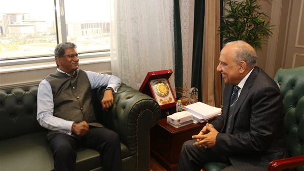 وزير الكهرباء يستقبل سفير الهند في القاهرة لبحث تعزيز التعاون في مجالات الطاقة المتجددة والهيدروجين الأخضر
