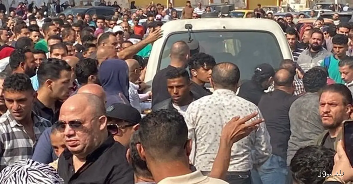 انتهاء صلاة الجنازة على المطرب إسماعيل الليثي بمسجد ناصر ونقله لمثواه الأخير