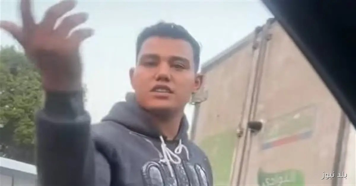 تعدي سائق ميكروباص على قائد سيارة أعلى كوبري مصطفى النحاس