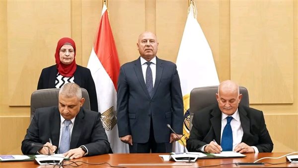 توقيع عقد بين القاهرة للاستثمار وليوني مصر لإنشاء مجمع صناعي لإنتاج الضفائر والكابلات الكهربائية بحضور وزير الصناعة