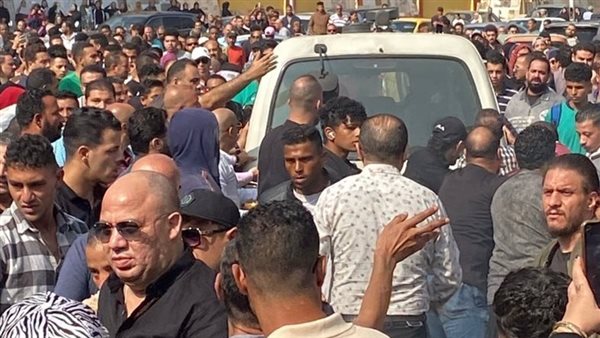 جثمان المطرب إسماعيل الليثي يصل إلى مسجد ناصر لأداء صلاة الجنازة