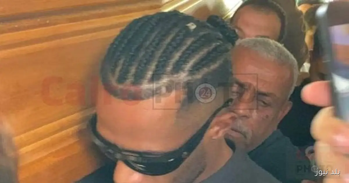 جثمان والد محمد رمضان يصل إلى مسجد مصطفى محمود لأداء صلاة الجنازة