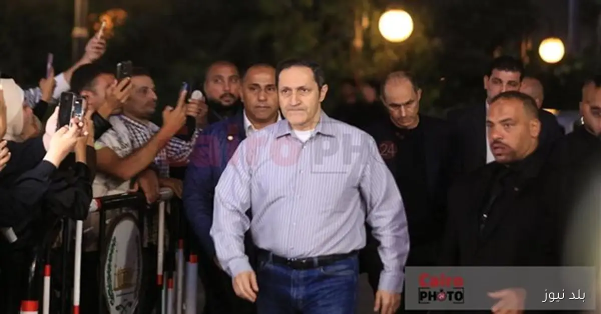 جمال وعلاء مبارك وعمرو سعد يتقدمون حضور عزاء والد محمد رمضان في مسجد الشرطة