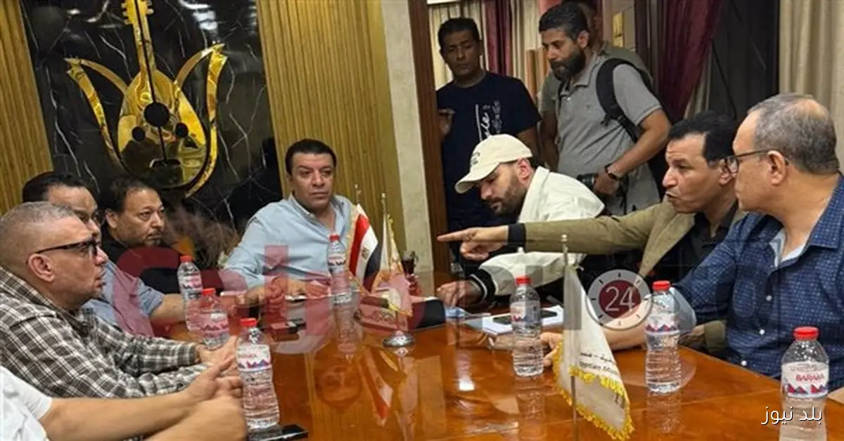 مسلم يحل خلافاته مع مصطفى كامل تمهيدًا لاستلام تصريح عودته للعمل بعد الوقفة الاحتجاجية