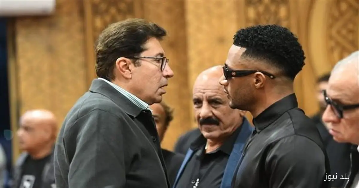 هاني رمزي يواسي محمد رمضان في وفاة والده خلال عزاء المؤلف أحمد عبد الله