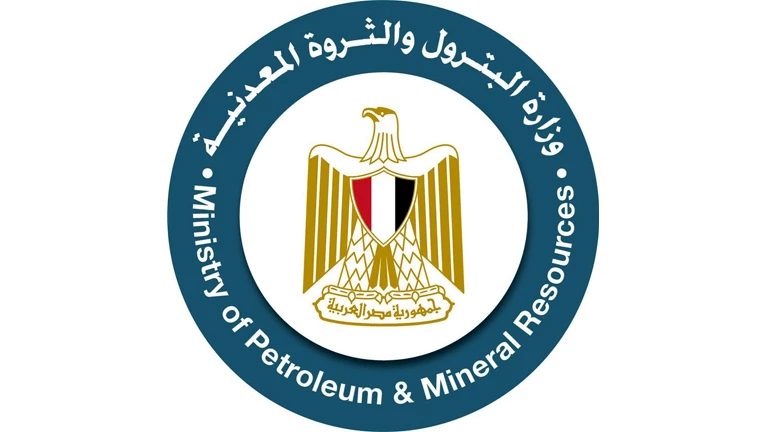 وزارة البترول تفتح تحقيقًا في حادثة سقوط برج حفر وإصابة 3 عمال