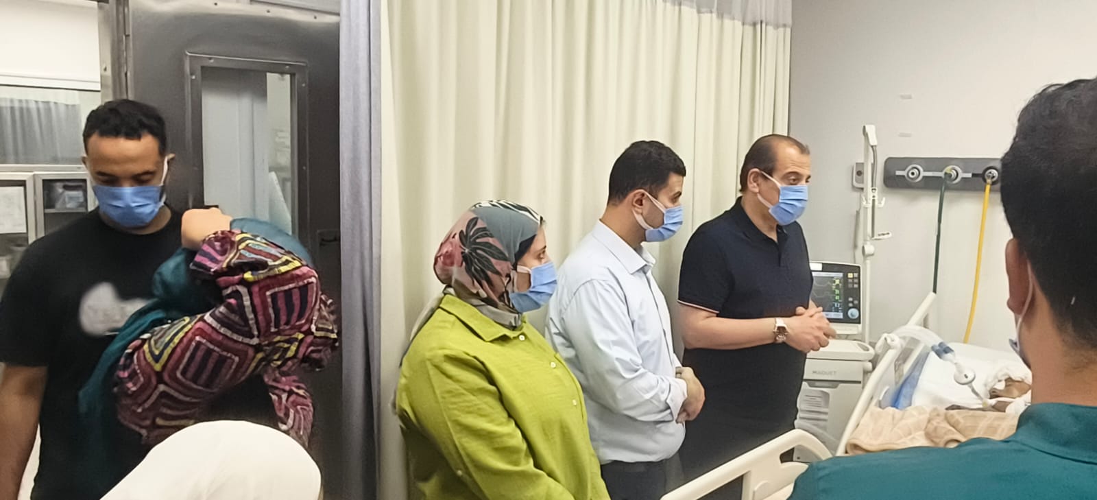 وزير الصحة يكلف نائبه بزيارة مصابي حادث الإسماعيلية (3) وزير الصحة يكلف نائبه بزيارة مصابي حادث الإسماعيلية (3)