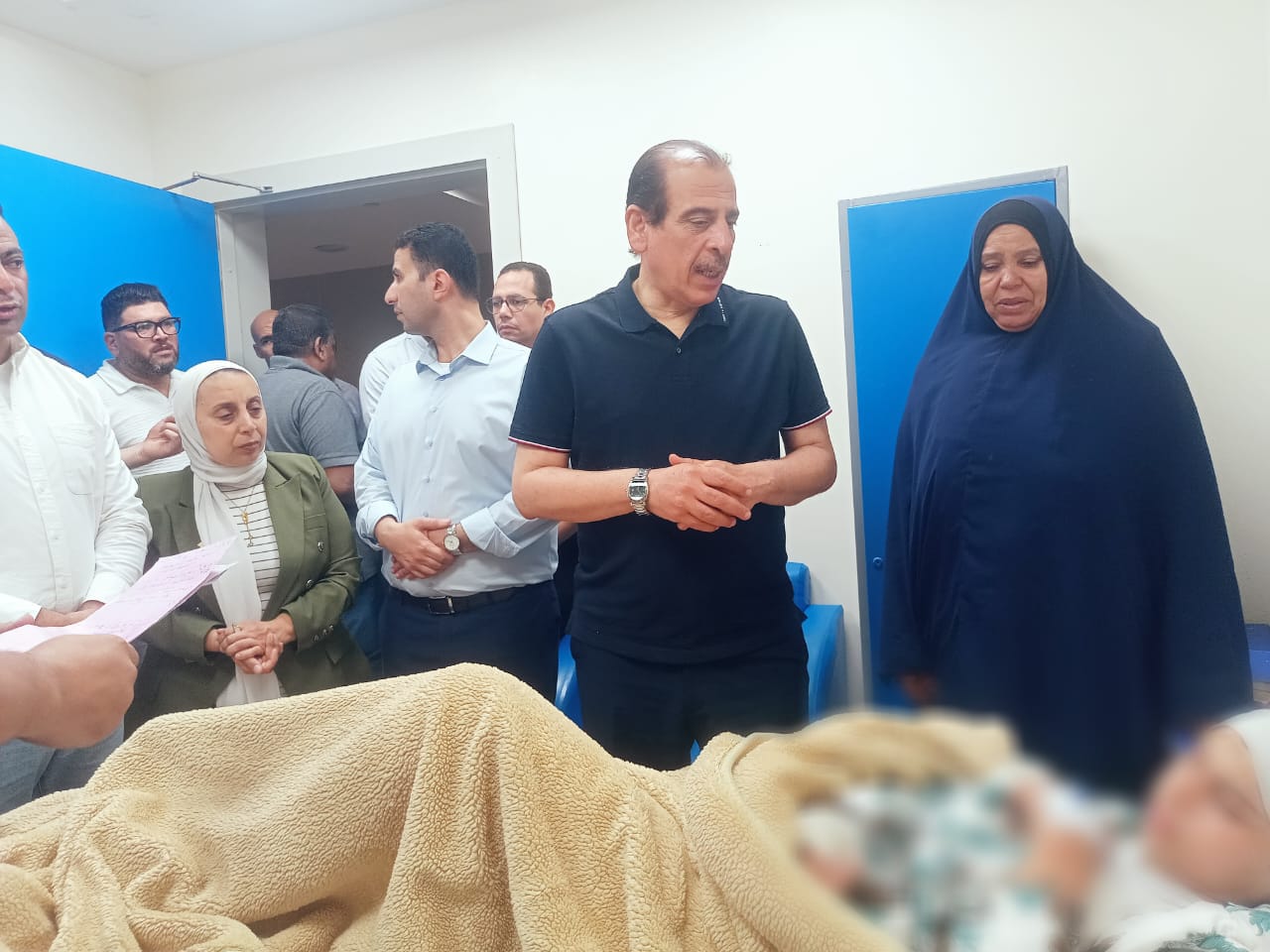 وزير الصحة يكلف نائبه بزيارة مصابي حادث الإسماعيلية (7) وزير الصحة يكلف نائبه بزيارة مصابي حادث الإسماعيلية (7)