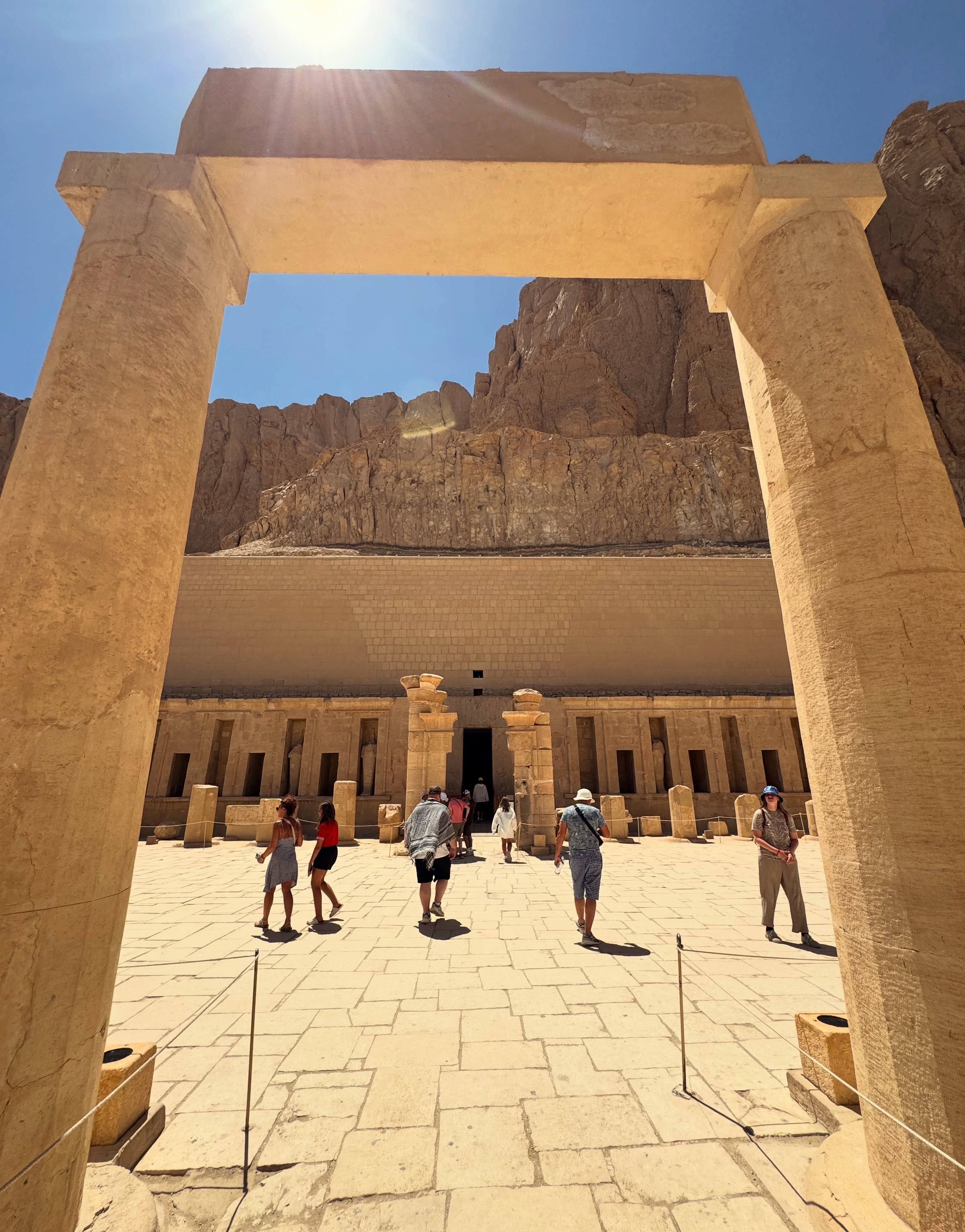 الزيارت السياحية المميزة فى الدير البحرى الزيارت السياحية المميزة فى الدير البحرى