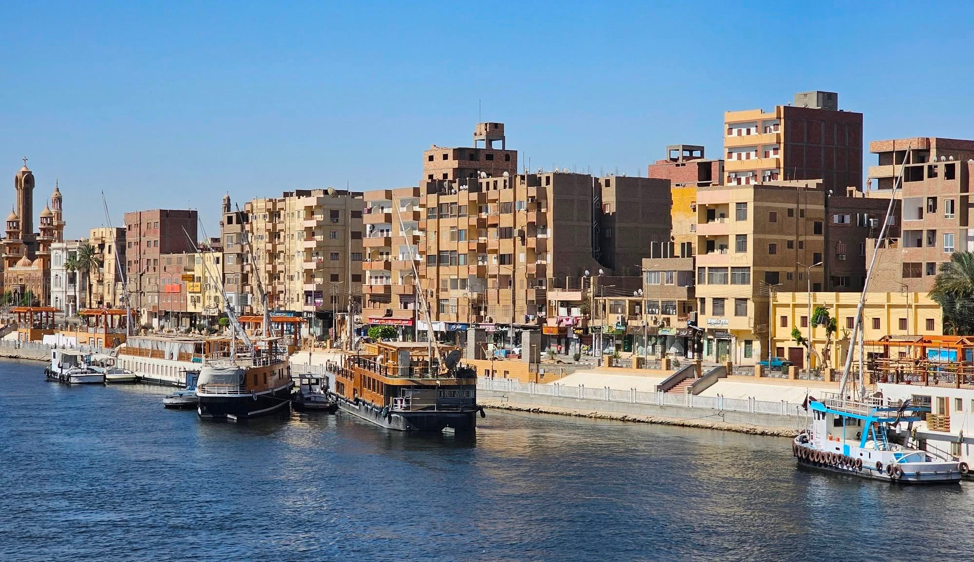 المراكب السياحية بين الأقصر وأسوان رحلات ممتعة للسائحين في الشتاء والصيف المراكب السياحية بين الأقصر وأسوان رحلات ممتعة للسائحين في الشتاء والصيف