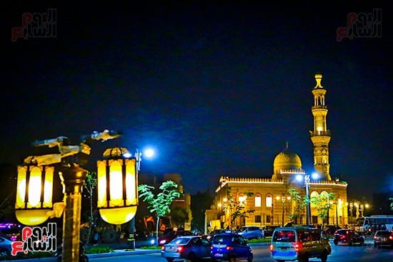 انارة السور بالقرب من المسجد