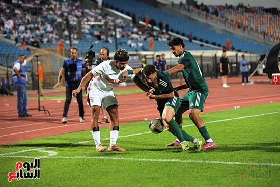 التحام بين لعبى الاتحاد والزمالك فى المباراة التحام بين لعبى الاتحاد والزمالك فى المباراة