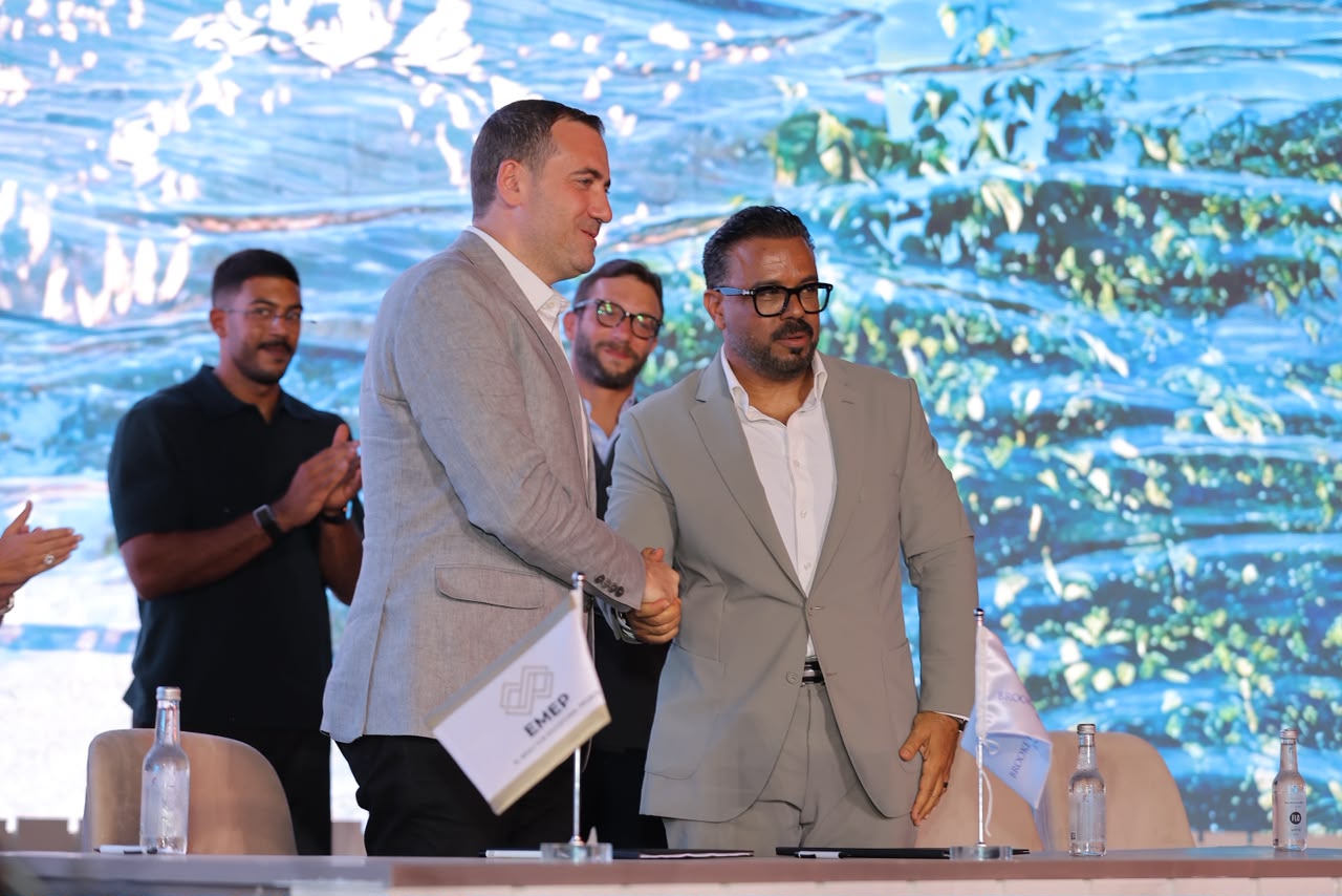 توقيع تشييد أول كمبوند على البحر بالإسكندرية (6) توقيع تشييد أول كمبوند على البحر بالإسكندرية (6)