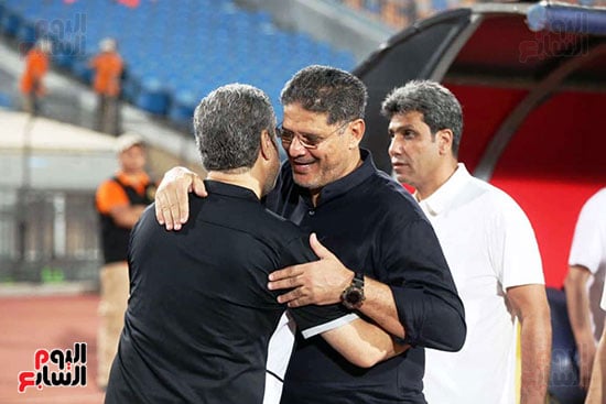 لقاء الاجهزة الفنية قبل المباراة لقاء الاجهزة الفنية قبل المباراة