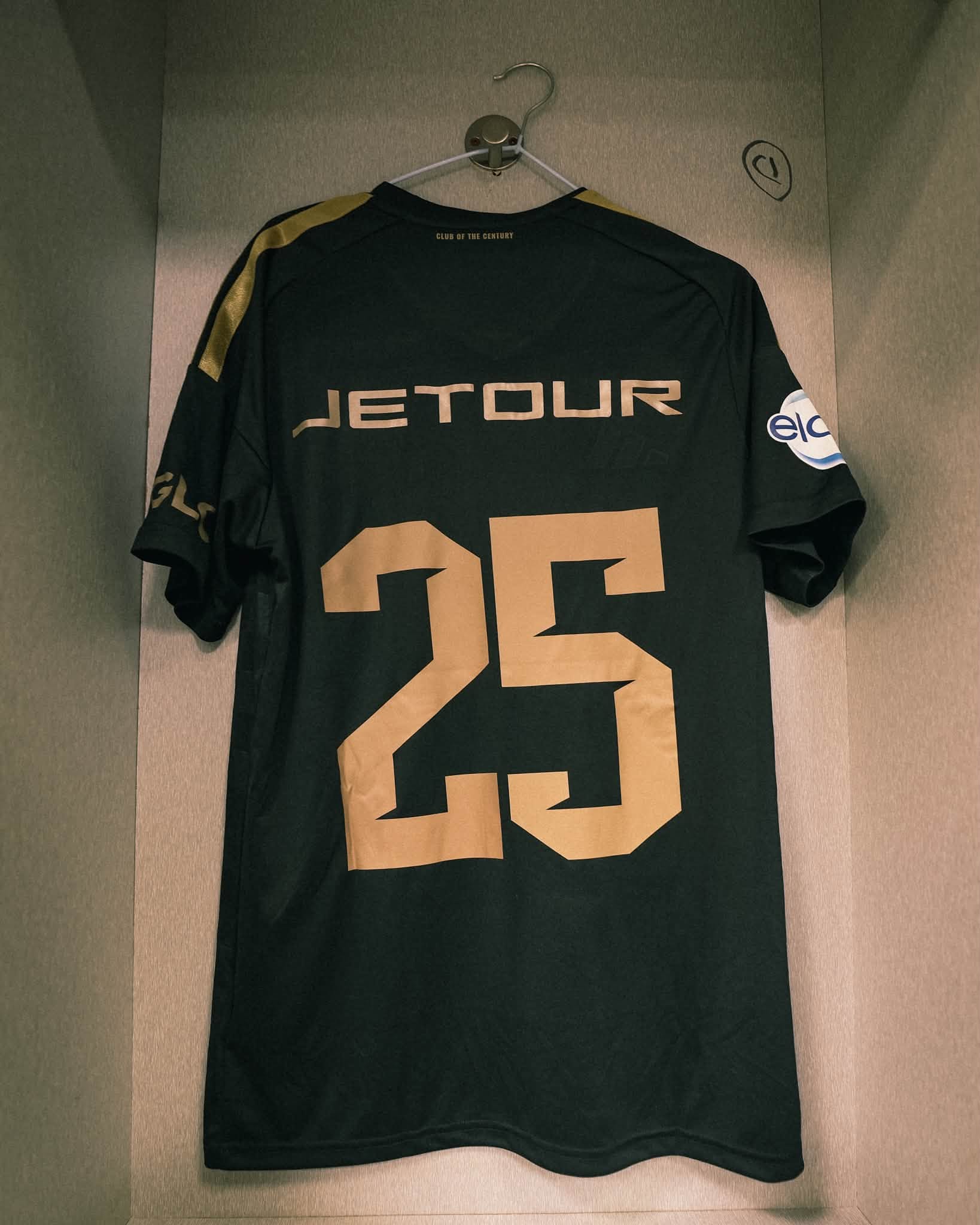 غرفة ملابس الاهلي (16)