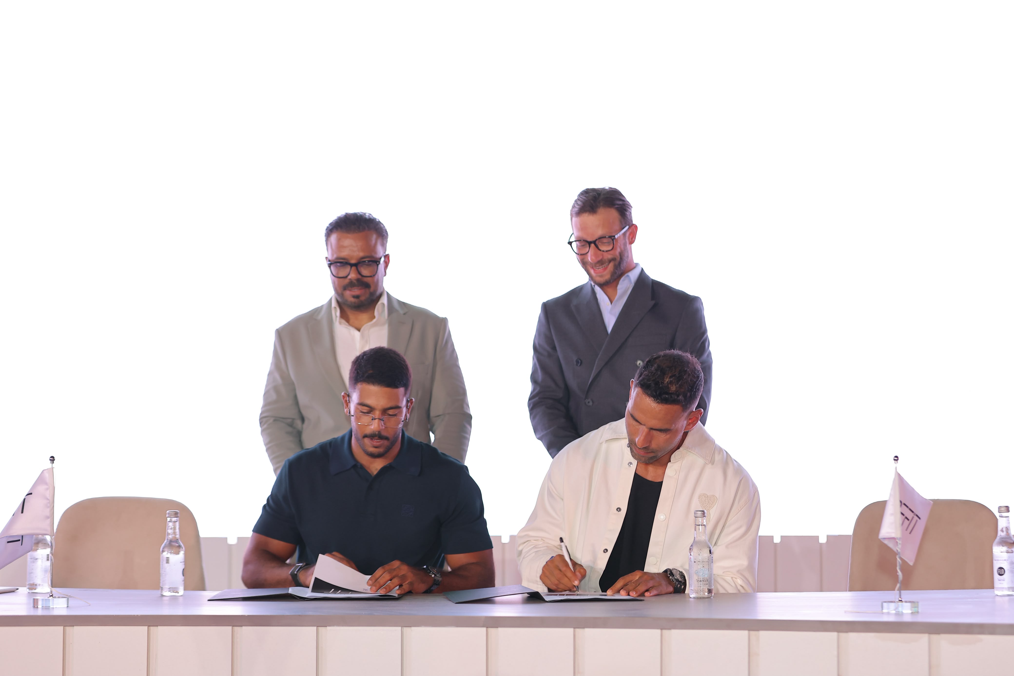 توقيع تشييد أول كمبوند على البحر بالإسكندرية (3) توقيع تشييد أول كمبوند على البحر بالإسكندرية (3)