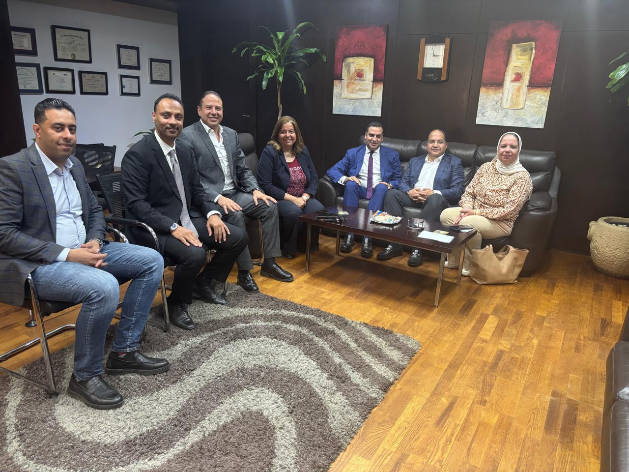 النواب مع وزيرة الاسكان النواب مع وزيرة الاسكان
