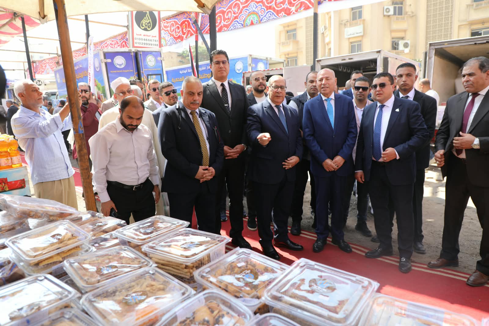 محافظ القاهرة خلال افتتاح سوق اليوم الواحد محافظ القاهرة خلال افتتاح سوق اليوم الواحد