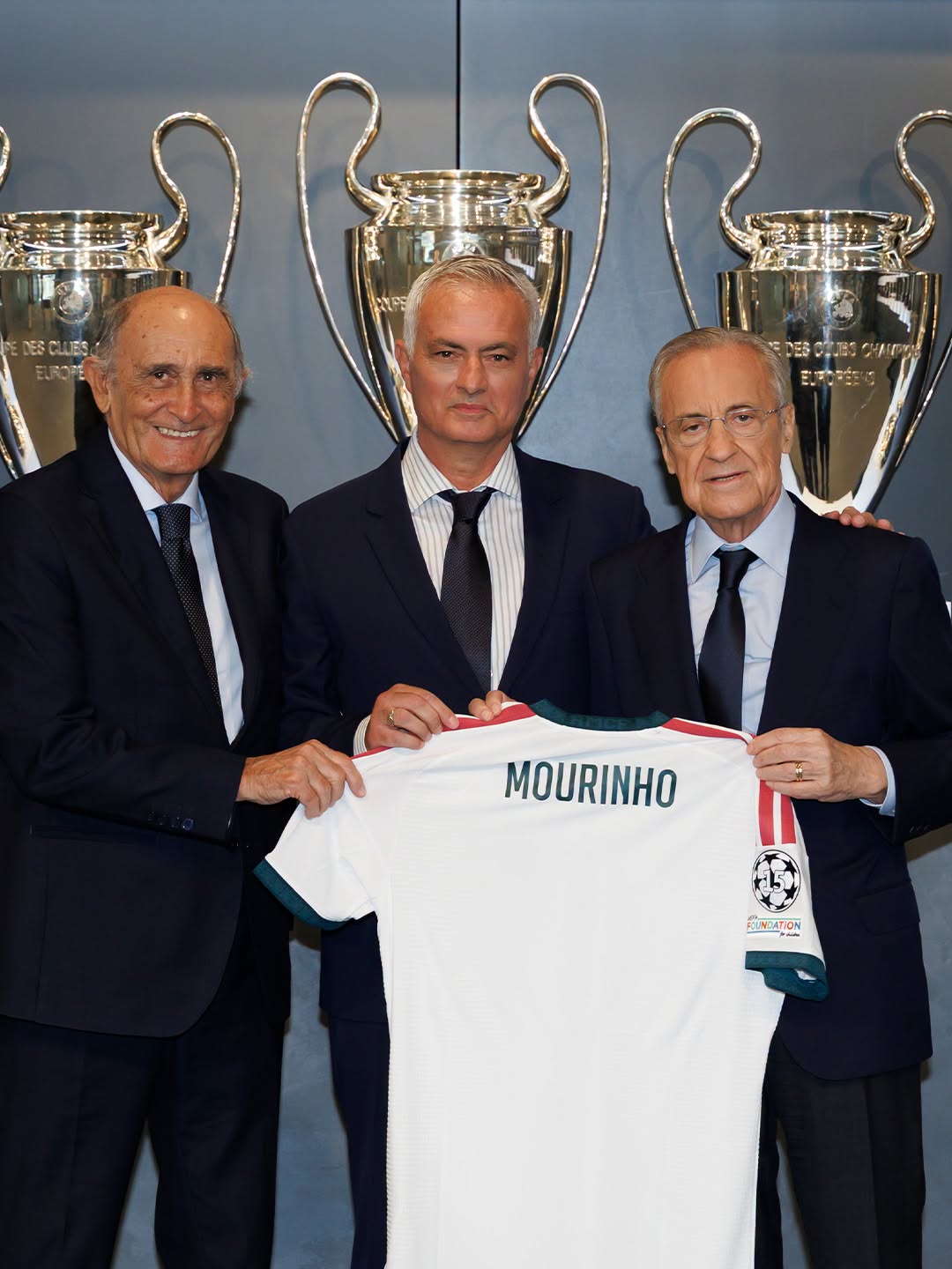 مراسم تقديم مورينيو مدربا لريال مدريد (1) مراسم تقديم مورينيو مدربا لريال مدريد (1)