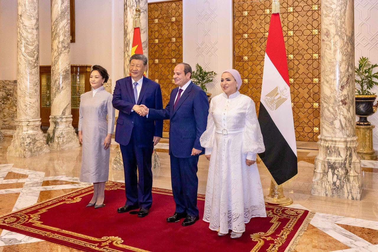 السيدة انتصار السيسى والسيدة بينغ لي يوان (2) السيدة انتصار السيسى والسيدة بينغ لي يوان (2)