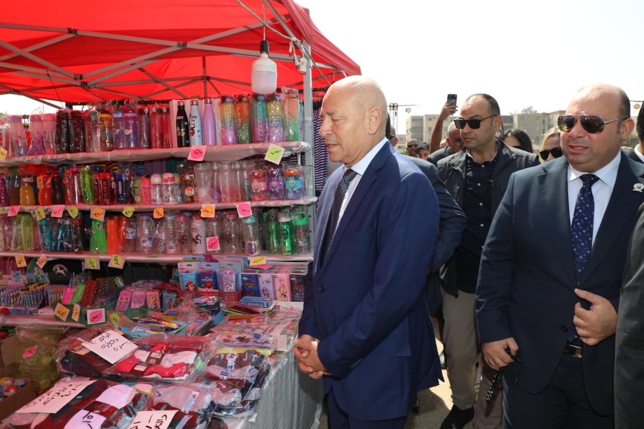 محافظ القاهرة يفتتح معرض السلع الغذائية ضمن مبادرة مع اهالينا (2)