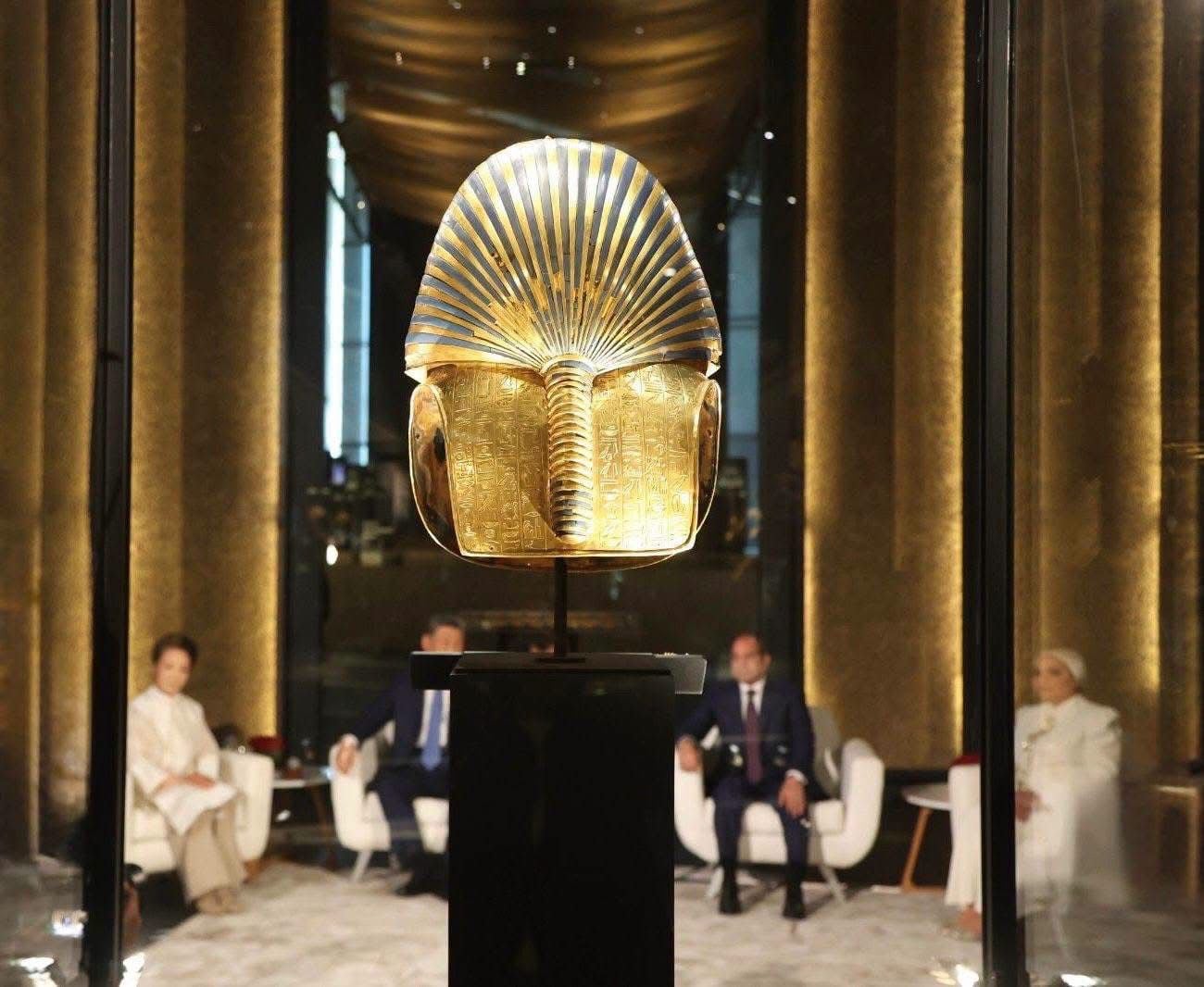 (6) (6)