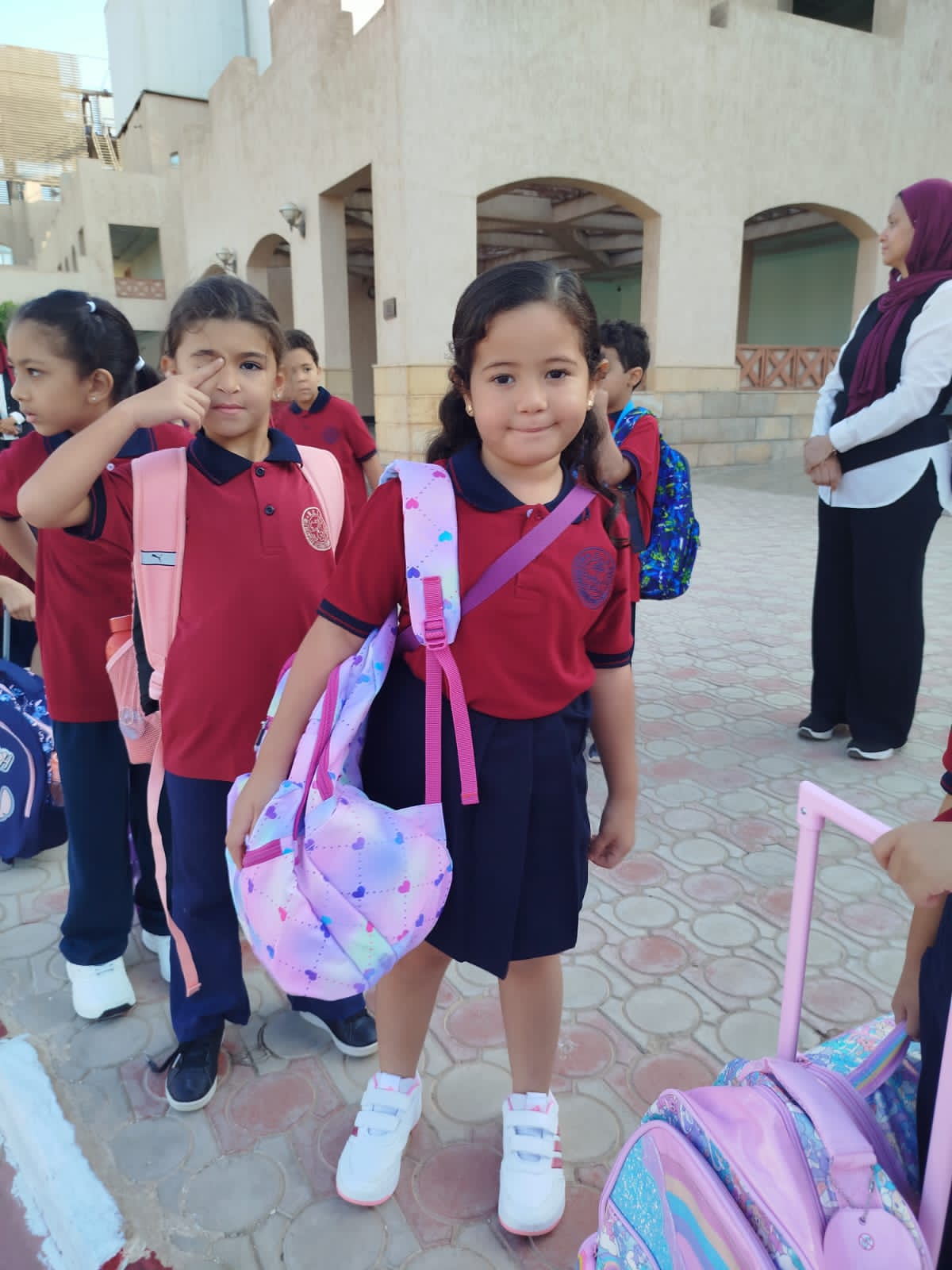 استقبال الطلاب فى أول يوم بالعام الدراسى بمدارس النيل (3) استقبال الطلاب فى أول يوم بالعام الدراسى بمدارس النيل (3)