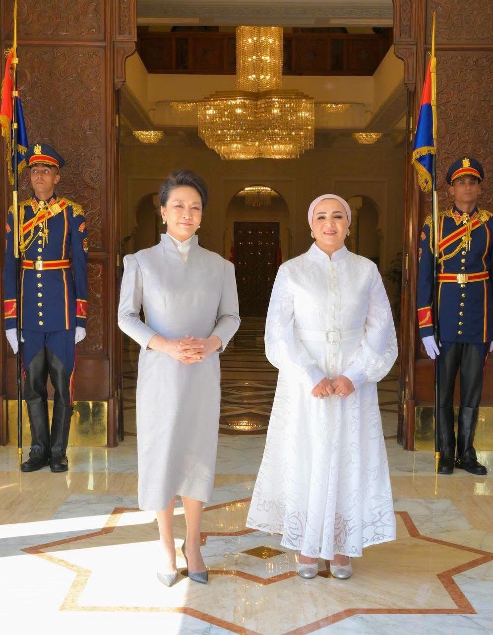 السيدة انتصار السيسى والسيدة بينغ لي يوان (1) السيدة انتصار السيسى والسيدة بينغ لي يوان (1)