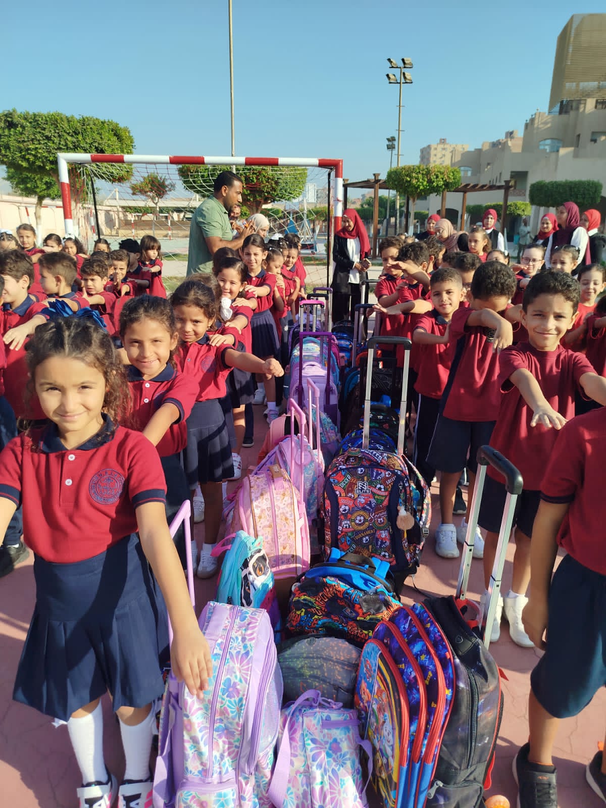 استقبال الطلاب فى أول يوم بالعام الدراسى بمدارس النيل (1) استقبال الطلاب فى أول يوم بالعام الدراسى بمدارس النيل (1)